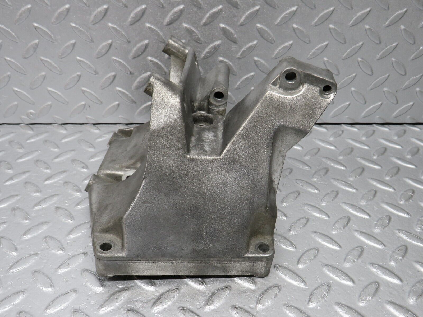 38814 Mercedes-Benz W201 190E 2.6L Power Steering Pump Bracket 1264660641