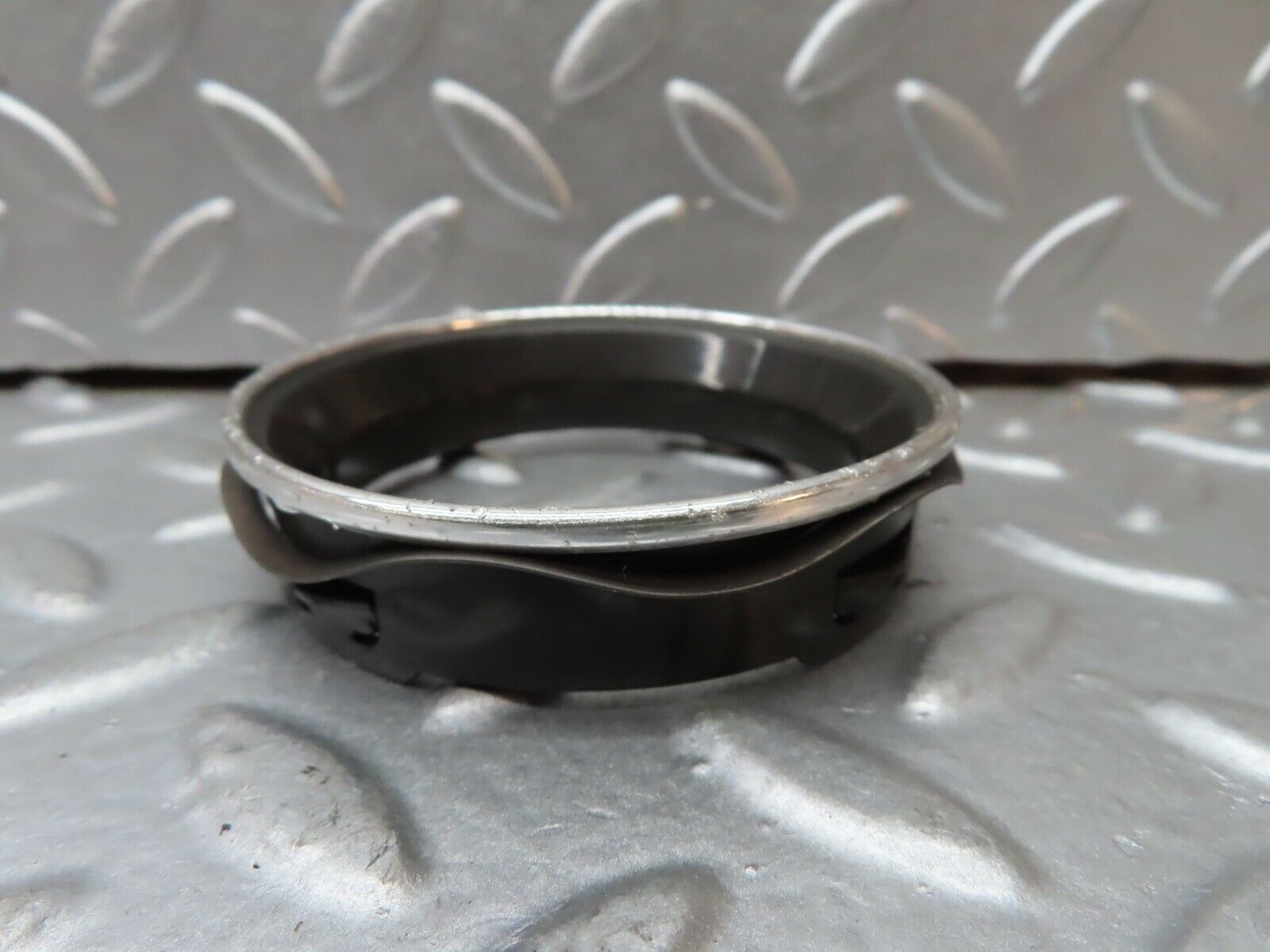 21318 Mercedes-Benz W123 230E Dashboard Air Vent Chrome Bezel