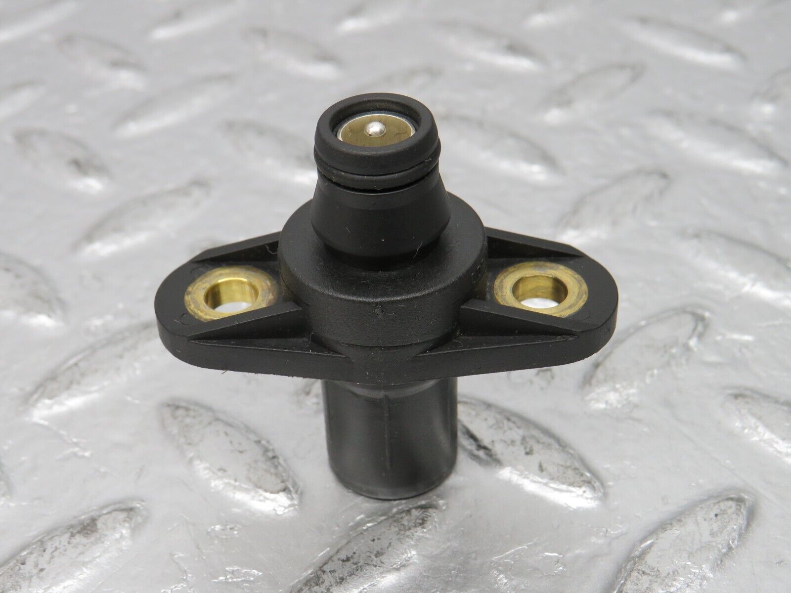 31464 Mercedes-Benz S124 220TE Wagon Camshaft Position Sensor 0021539528