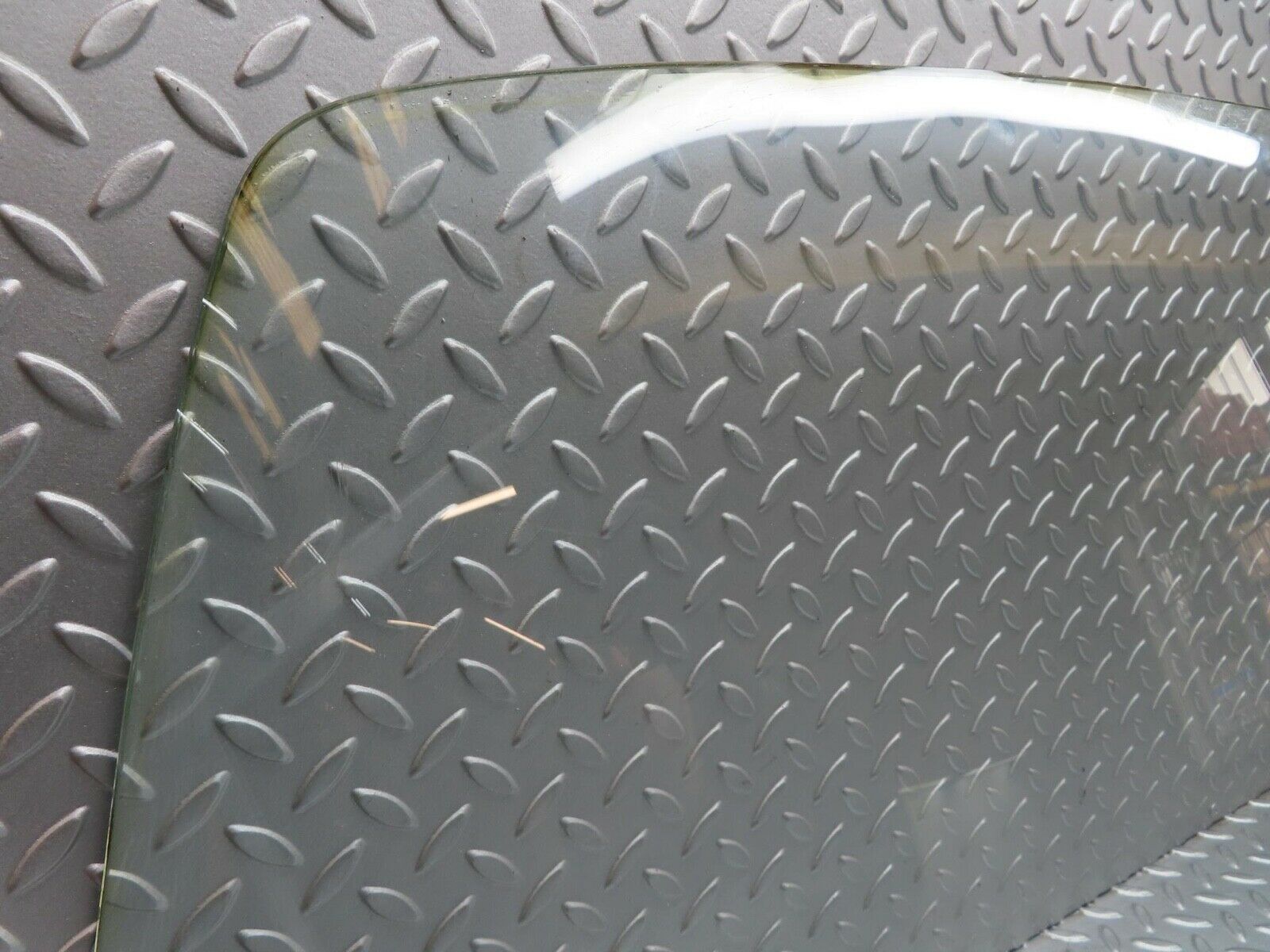 12747 Mercedes-Benz W111 220SE Front Windscreen Glass