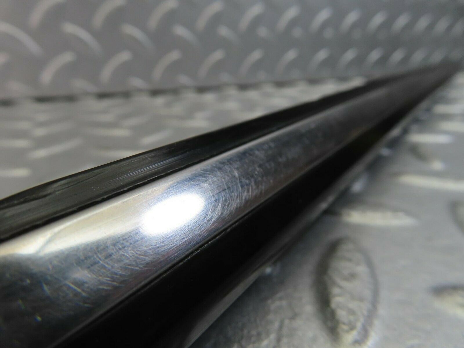 10276 Mercedes-Benz W123 Rear Left Door Centre Moulding Trim