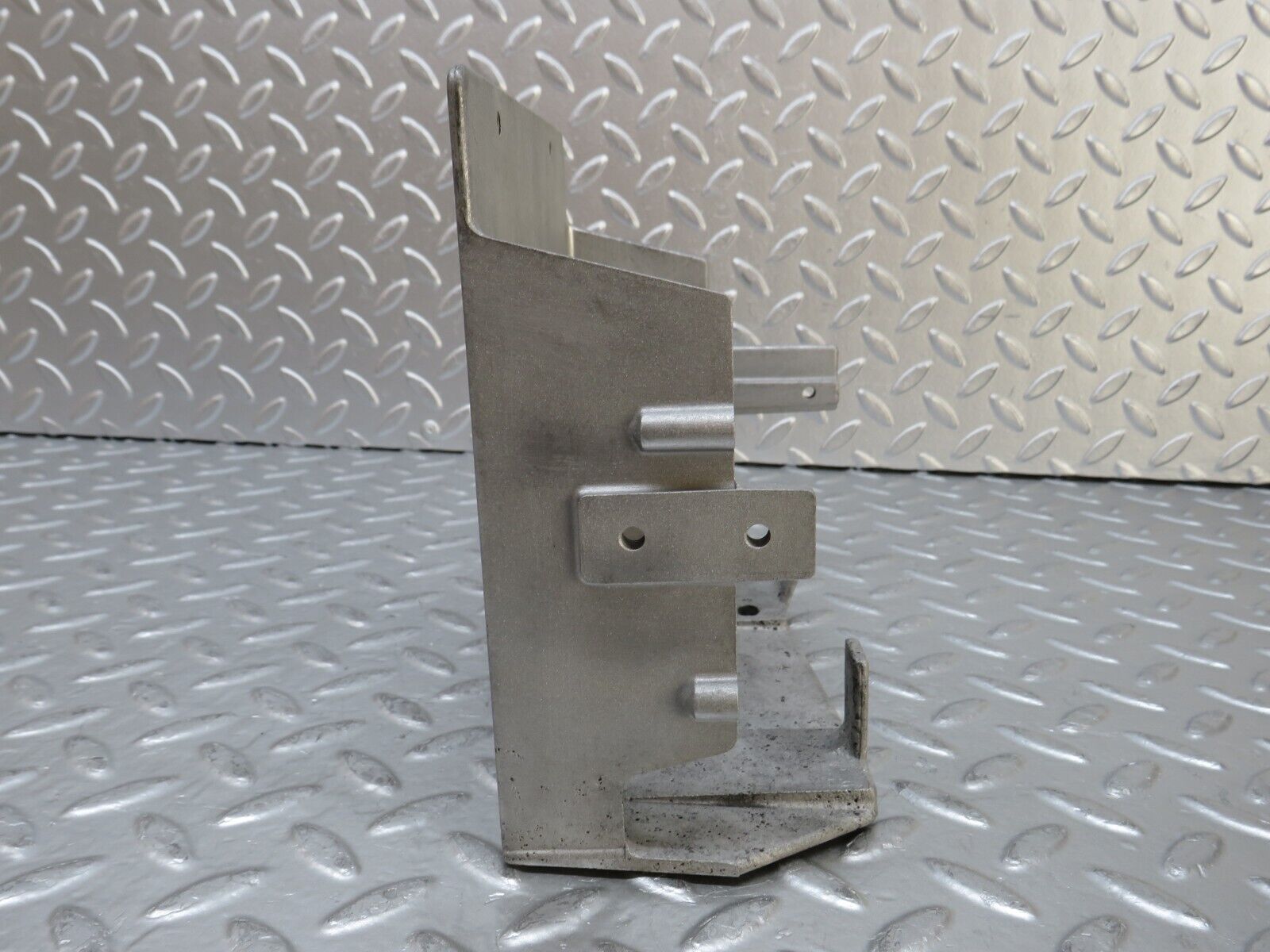 26686 Mercedes-Benz C124 220CE Engine Control Unit Tray Bracket 1245404973