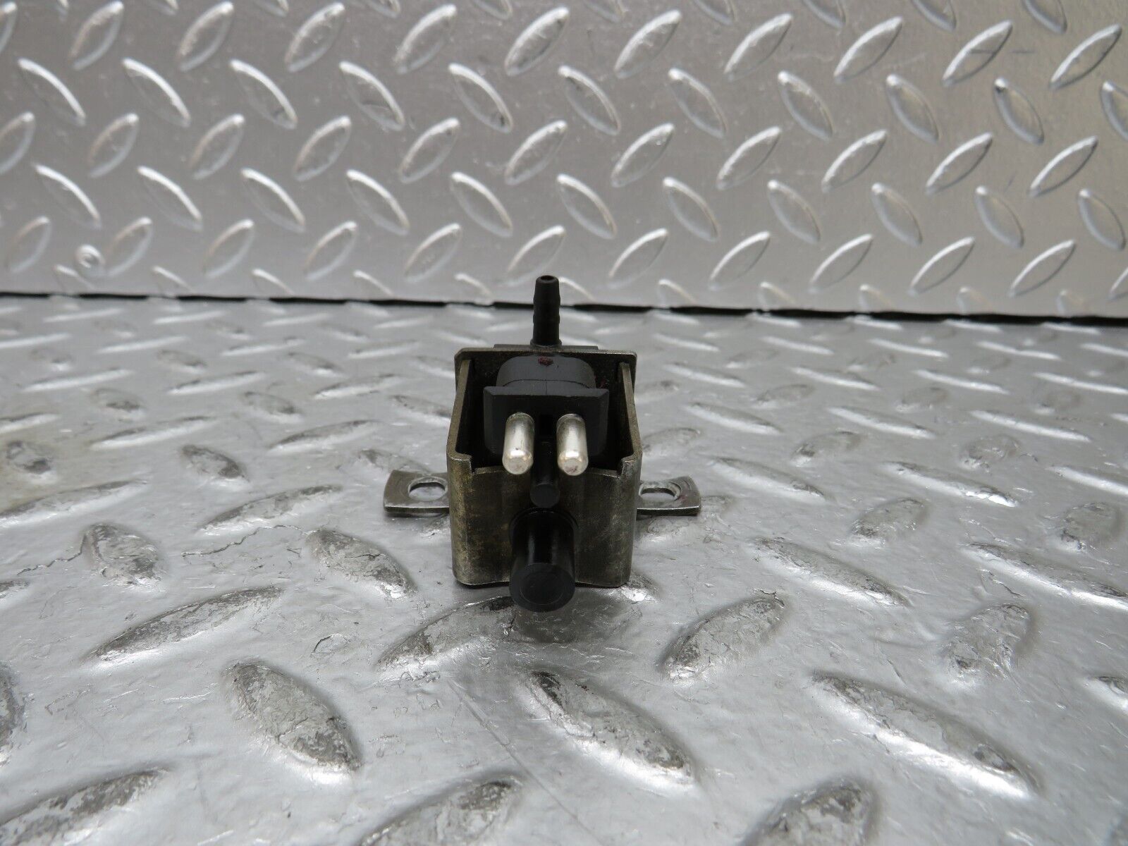 27400 Mercedes-Benz W123 280E Vacuum Control Valve Pierburg 0015407097