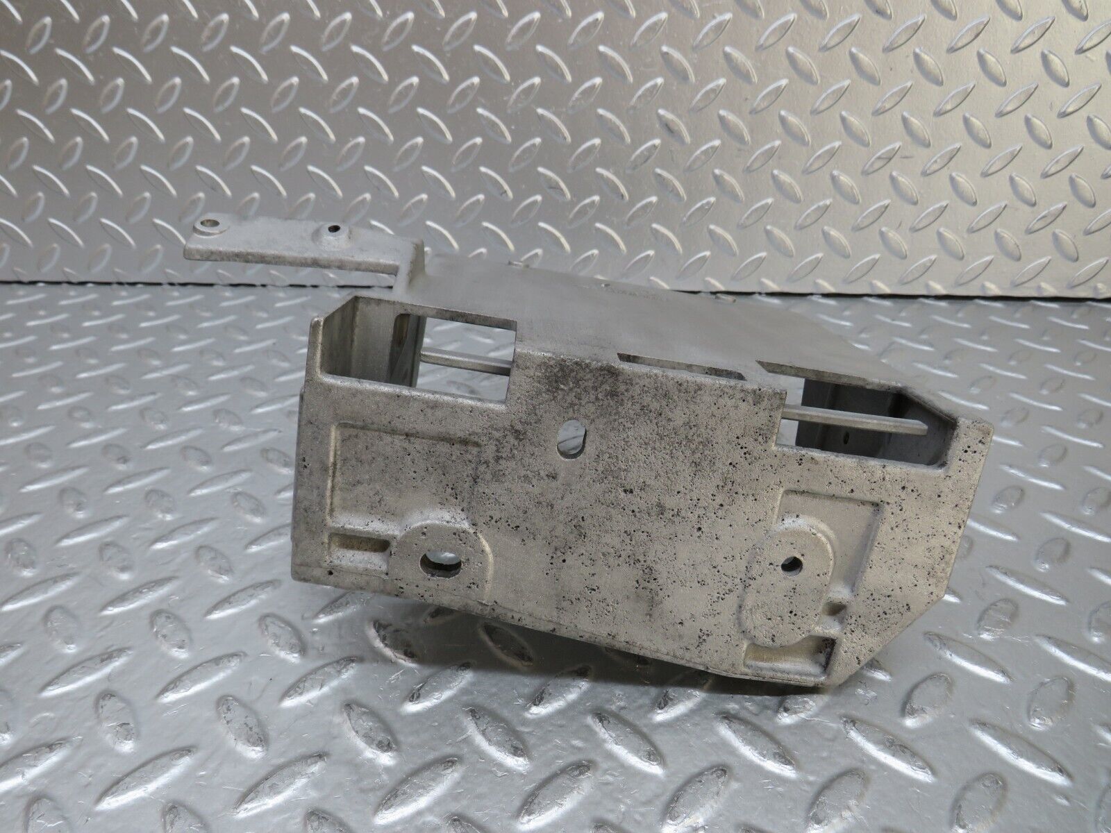 26686 Mercedes-Benz C124 220CE Engine Control Unit Tray Bracket 1245404973