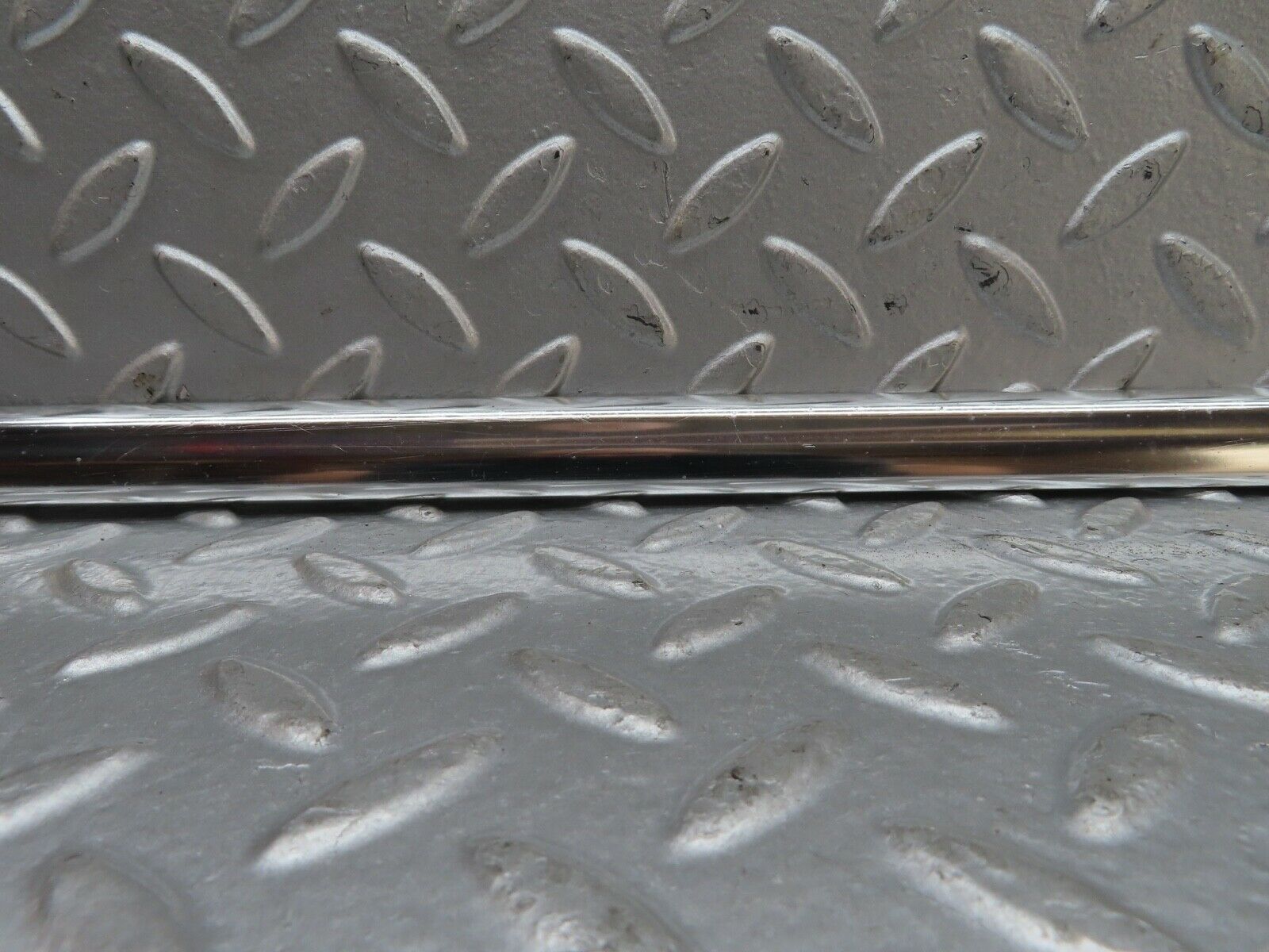 19126 Mercedes-Benz W123 300D Rear Left Door Chrome Moulding Trim
