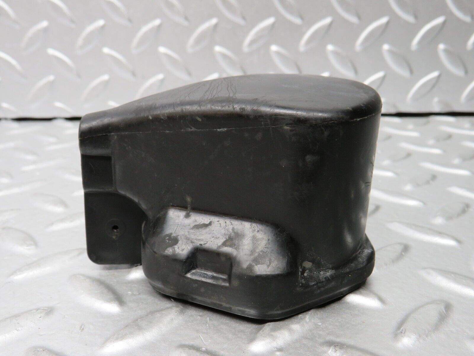 30303 Mercedes-Benz W124 230E Ignition Coil Cover Cap 0001582285