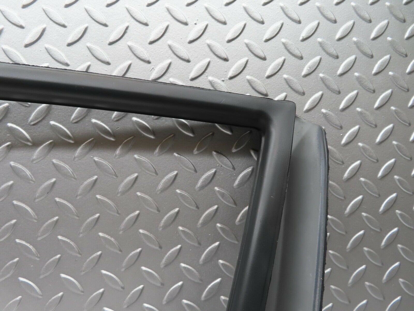 14872 Mercedes-Benz W140 S320 Front Left Door Window Trim 1407206362