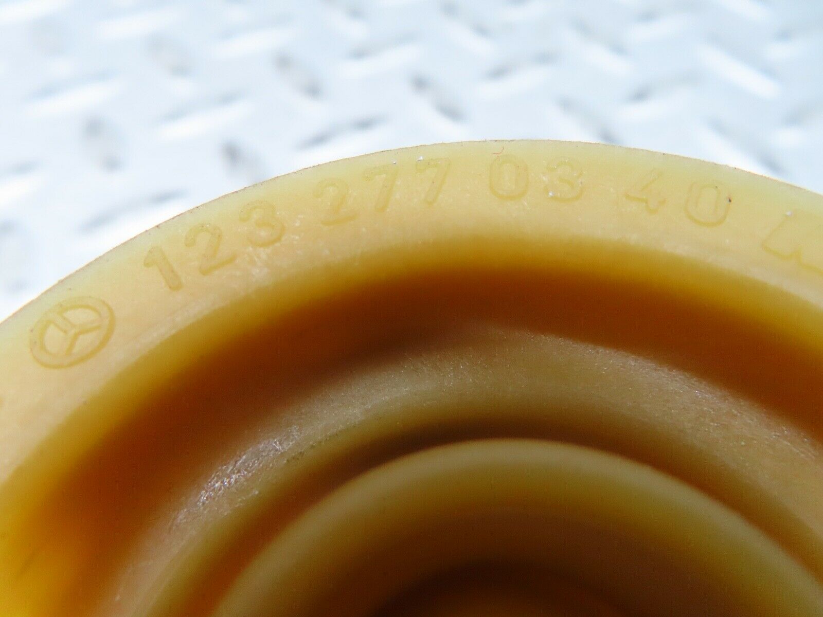 17846 Mercedes-Benz W123 230E Automatic Transmission Front Servo 1232770340