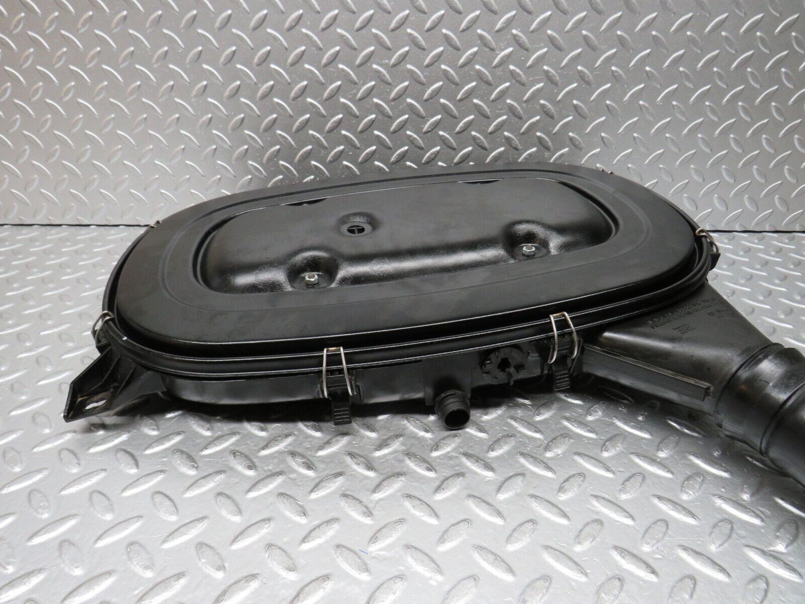 30362 Mercedes-Benz W124 230E Air Filter Box Housing 0150948802 1020941687