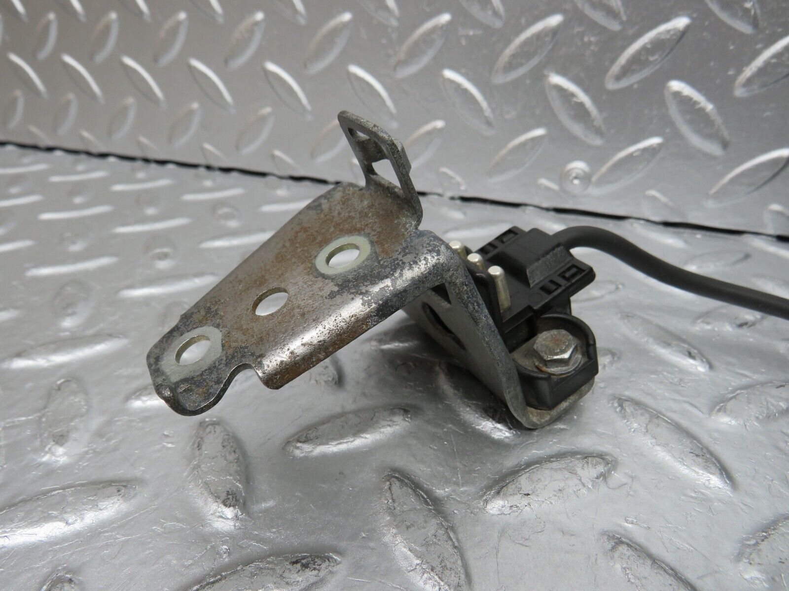 30461 Mercedes-Benz W124 230E Throttle Body Valve With Switch 0011409053