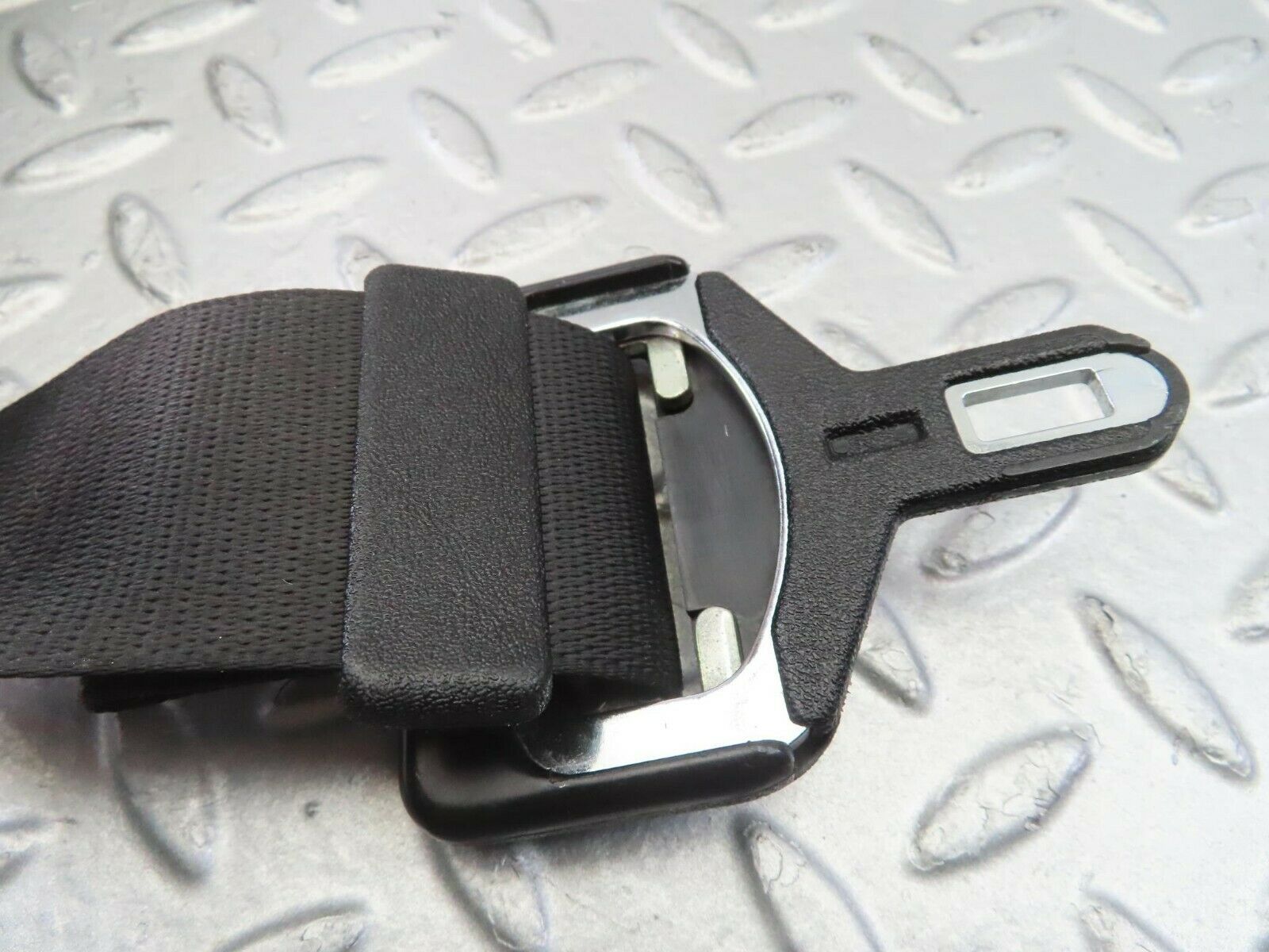 10384 Mercedes-Benz W201 190E Rear Middle Seat Belt With Buckle 2018605685
