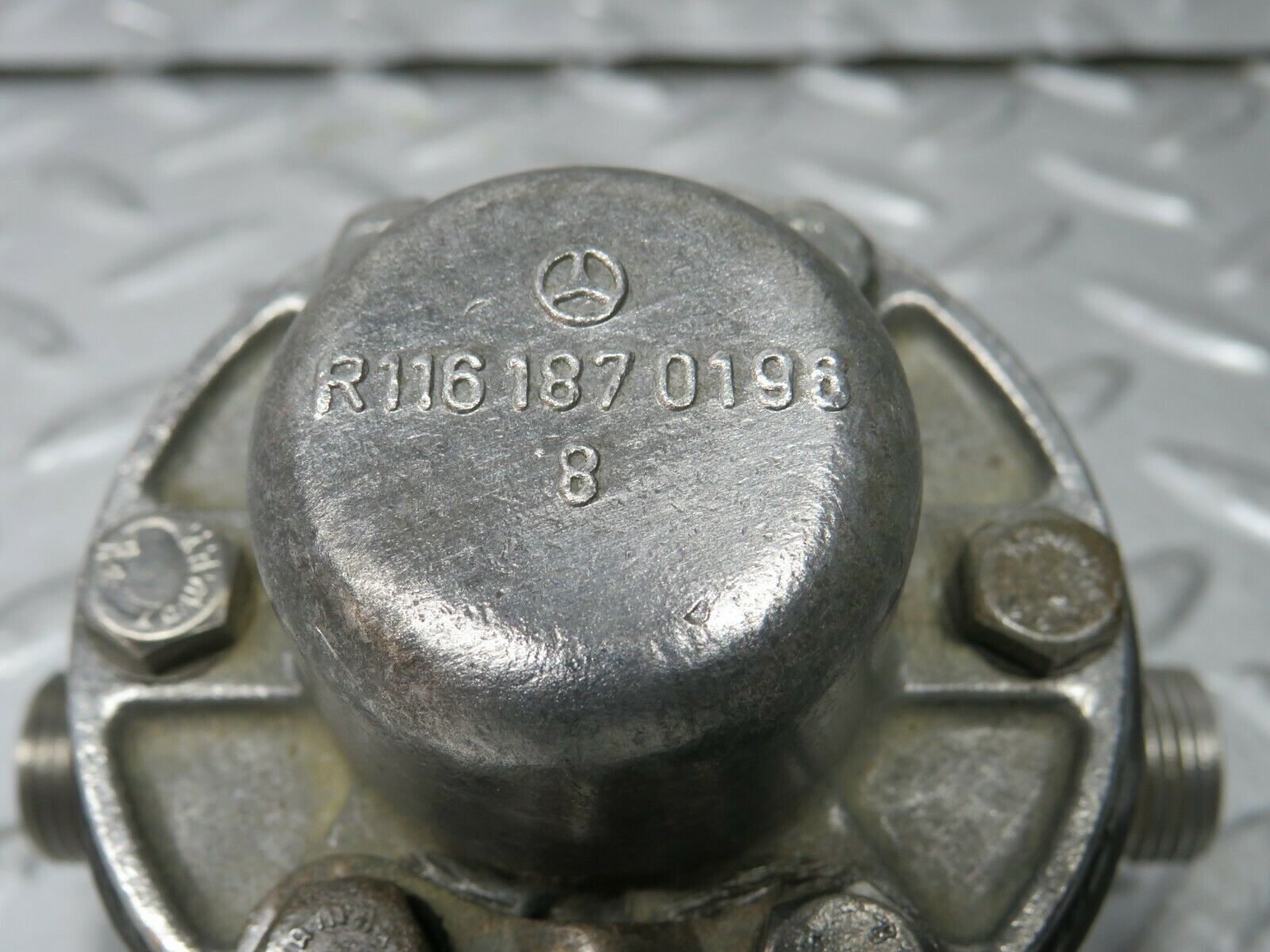 23295 Mercedes-Benz W116 350SE Oil Pressure Damper 1161870196 1161870494