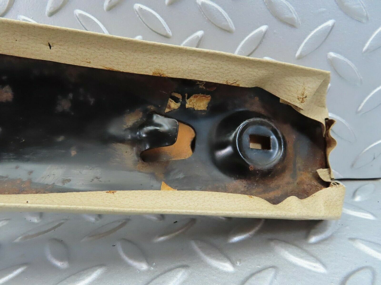 7384 Mercedes-Benz W116 450SE B Pillar Cover Right Side