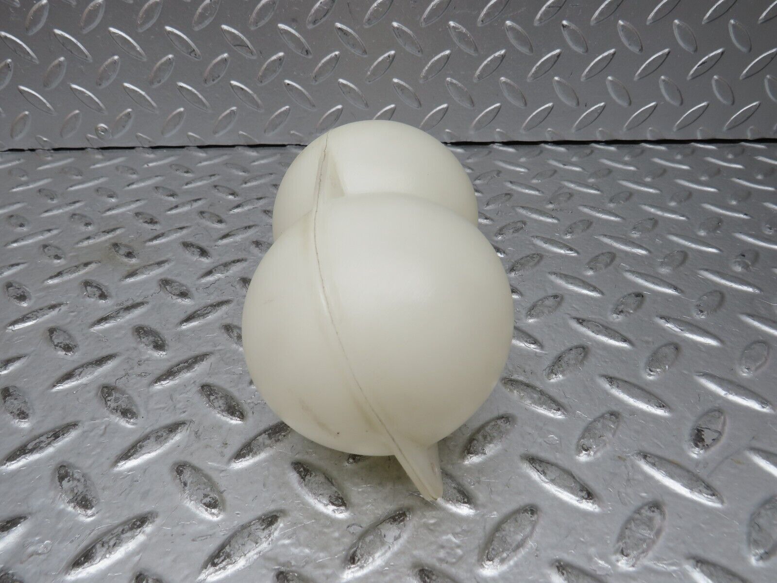 27880 Mercedes-Benz W123 280E Vacuum Reservoir