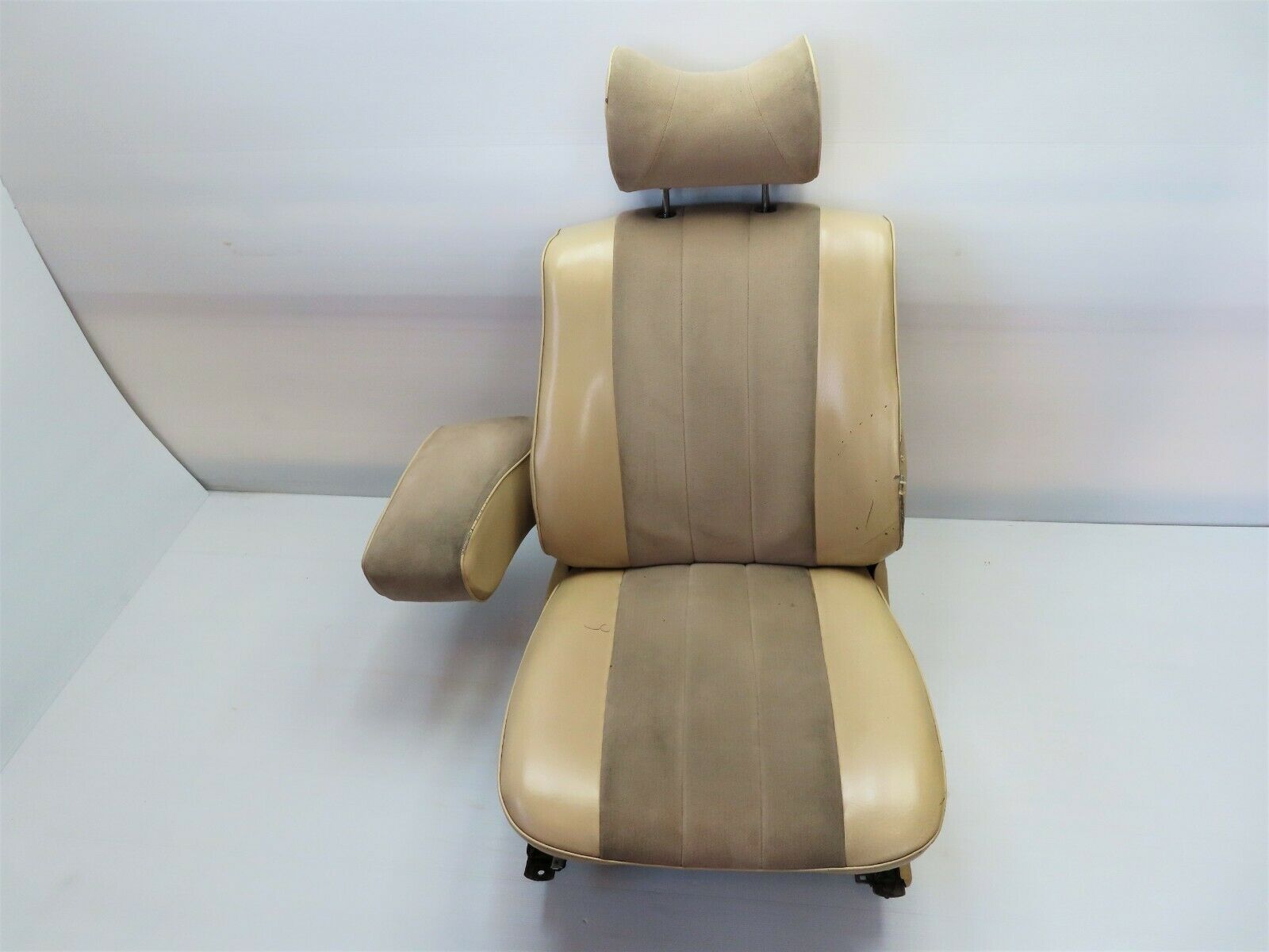 7323 Mercedes-Benz W116 450SE Front Left Seat Driver Seat