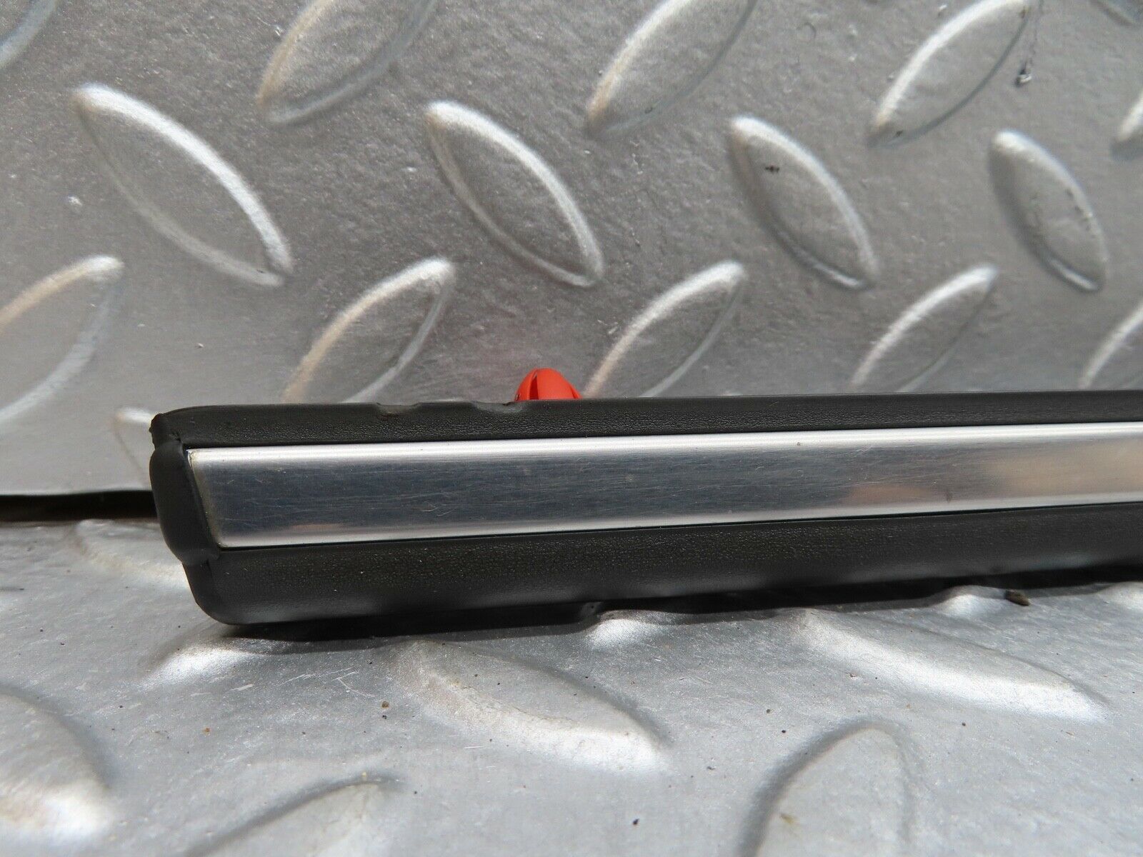 19063 Mercedes-Benz W123 300D Rear Right Door Centre Moulding Trim