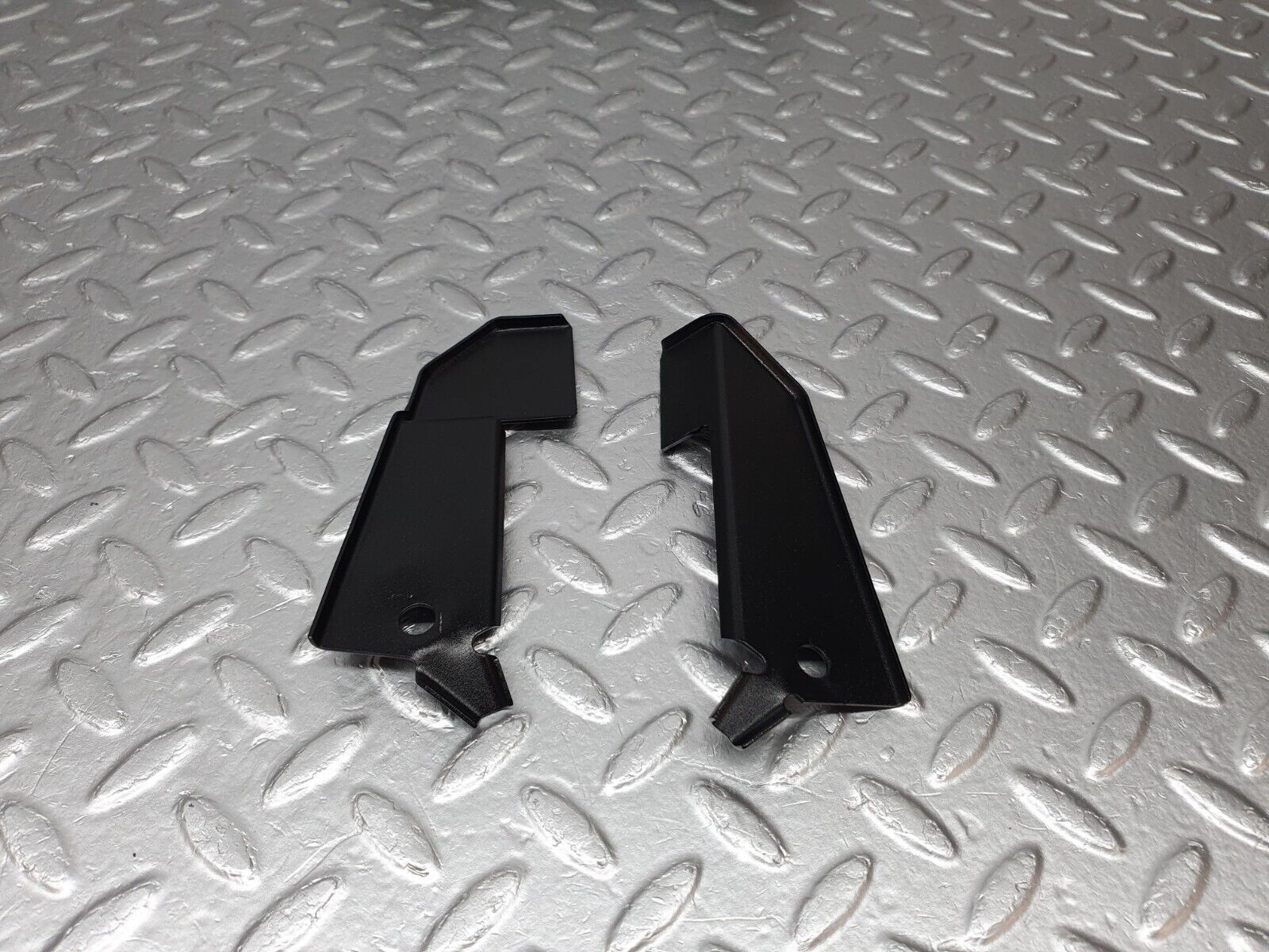 40839 Mercedes-Benz W123 300D Oil Hose Pipe Bracket