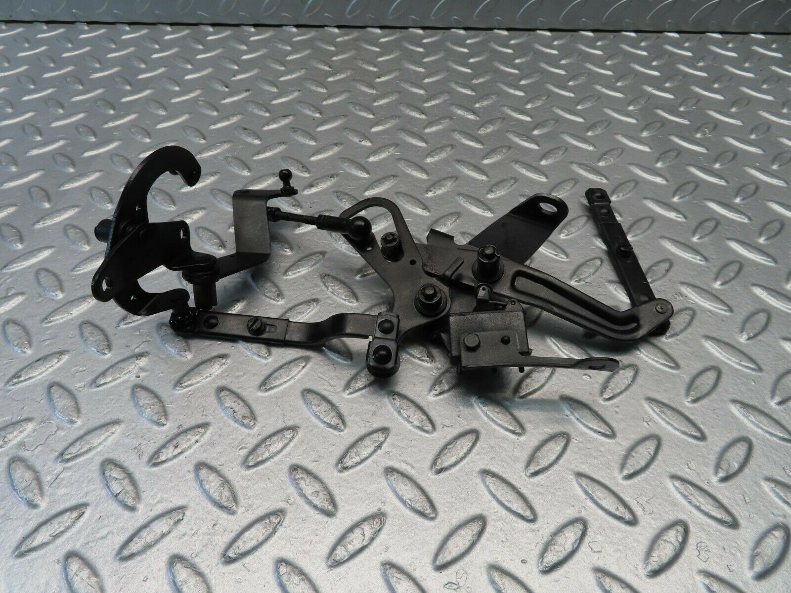 10922 Mercedes-Benz W123 230E Throttle Linkage