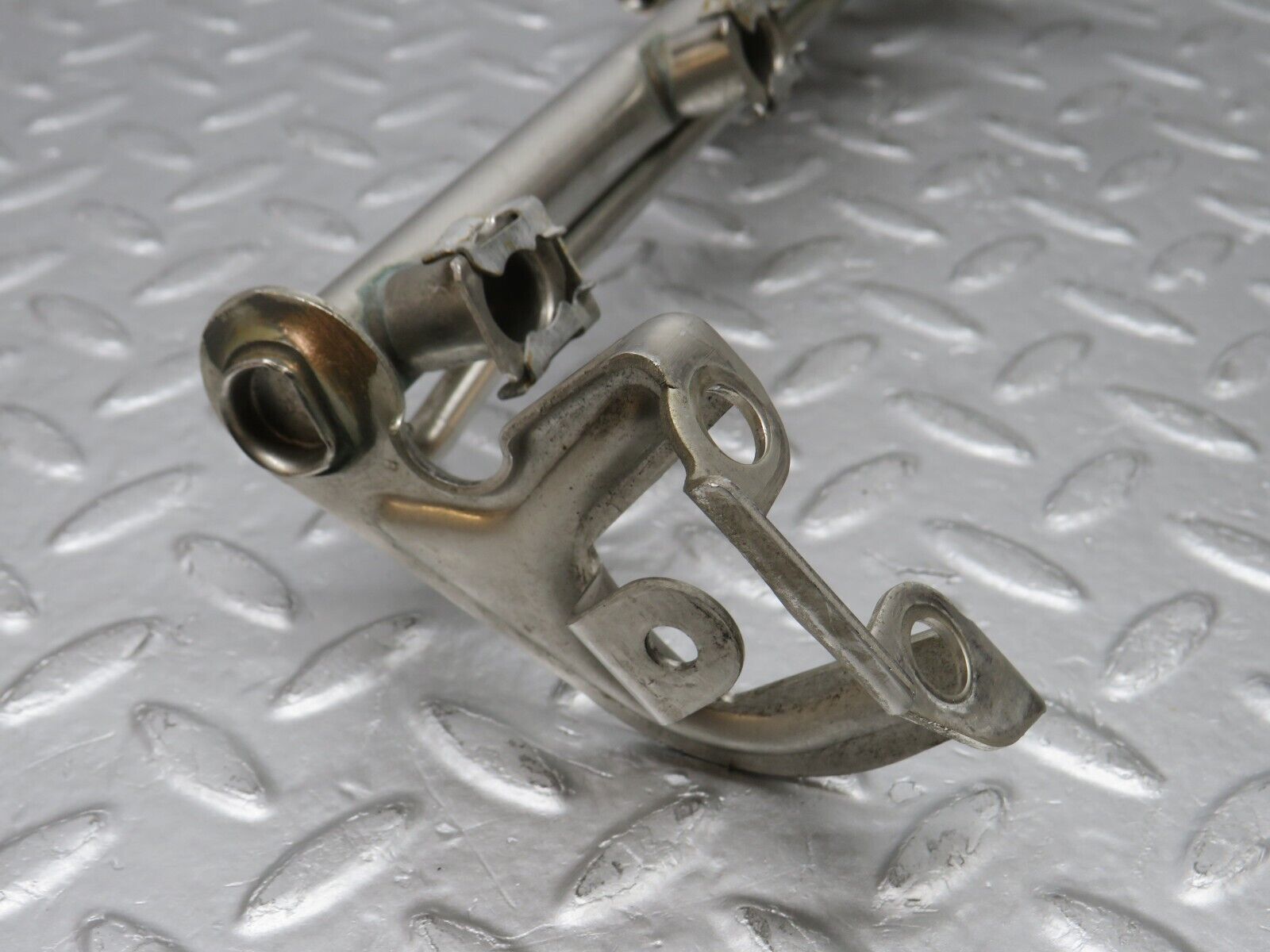 38566 Mercedes-Benz R129 280SL Coupe Fuel Injector Rail