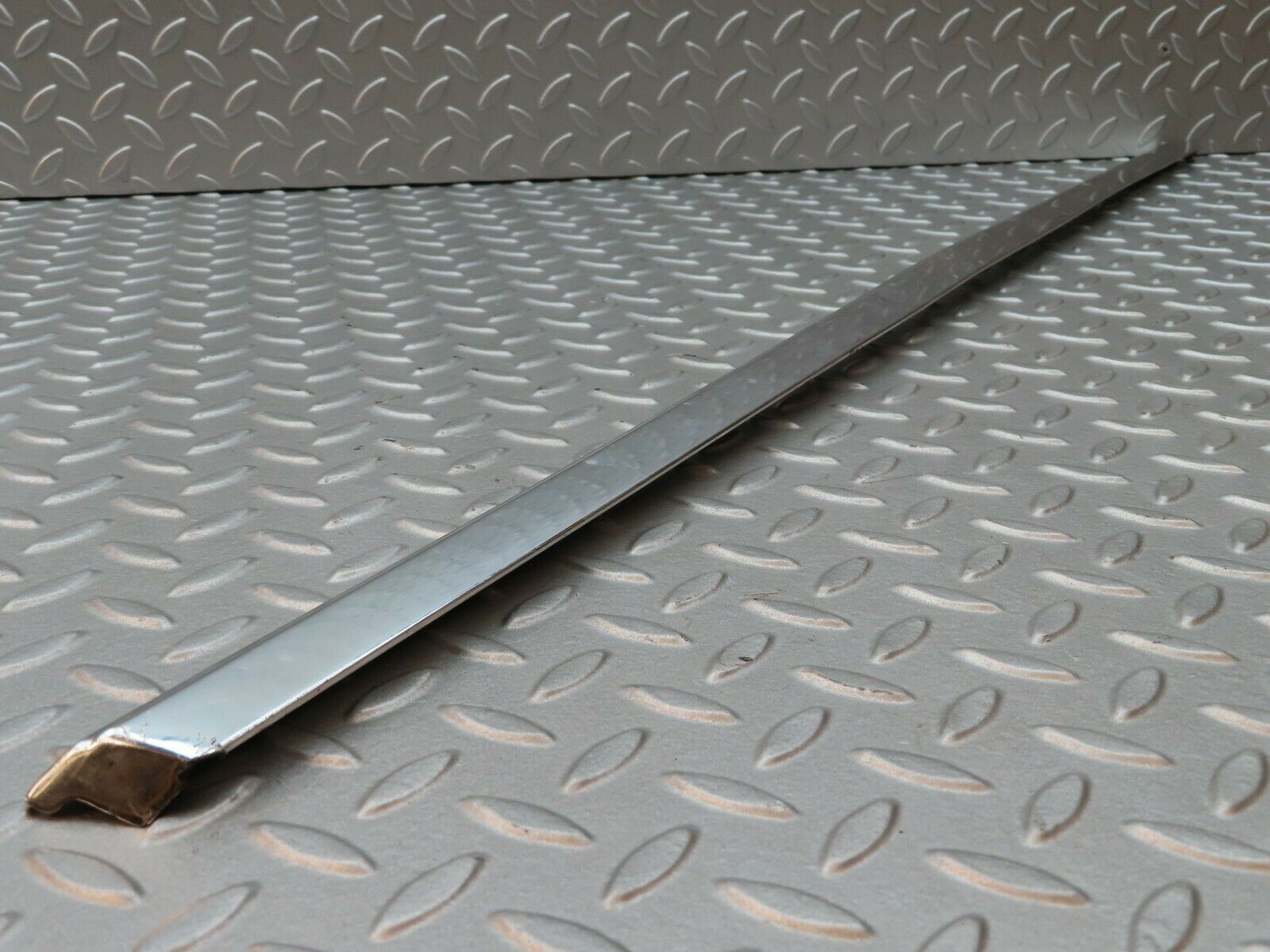 4691 Mercedes-Benz W114 280CE Coupe Right Door Chrome Moulding Trim