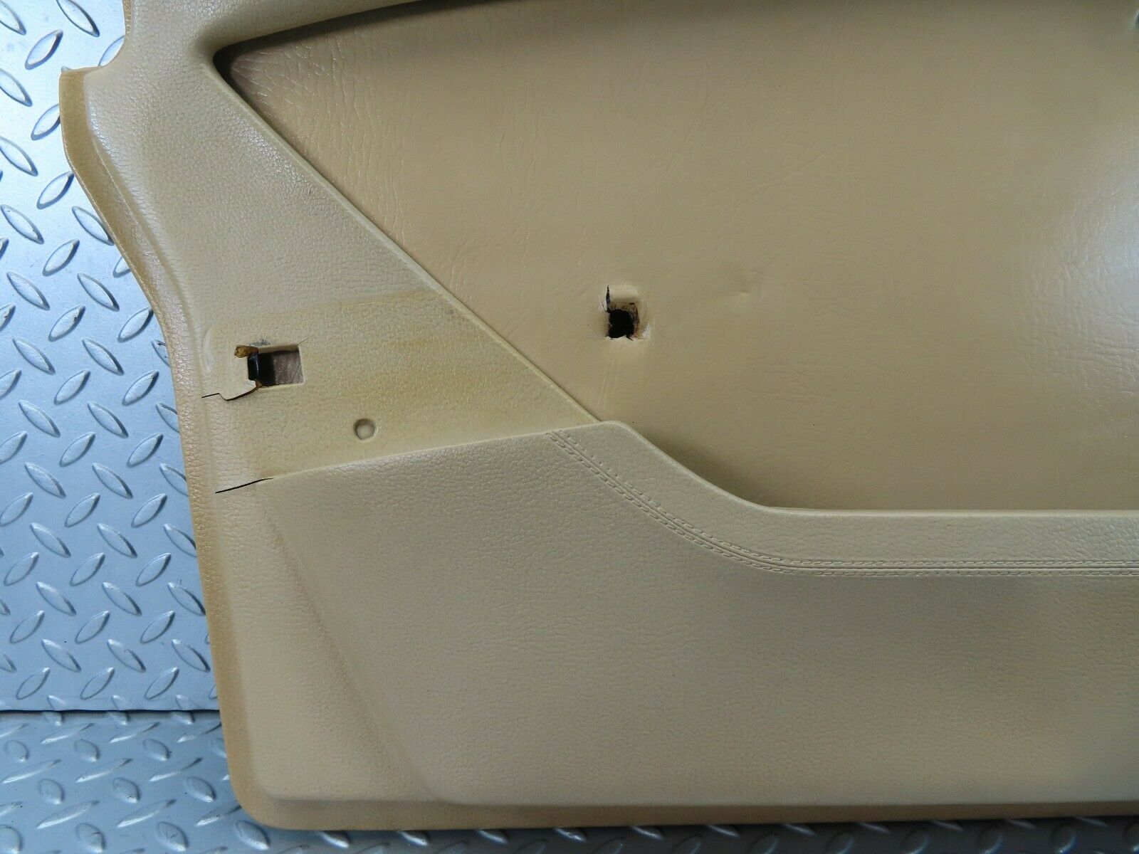 7318 Mercedes-Benz W116 450SE Front Left Door Card Beige