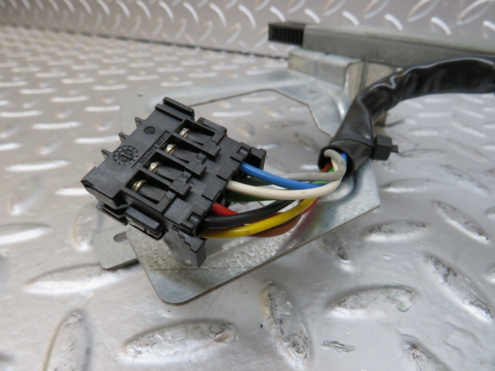 26422 Mercedes-Benz C124 220CE Coupe Seat Belt Presenter Left 1248600304