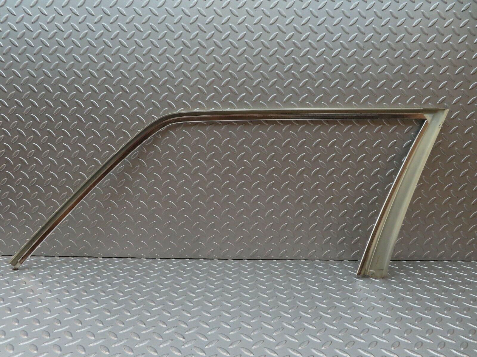 4025 Mercedes-Benz S123 200T Wagon Window Frame Rear Left