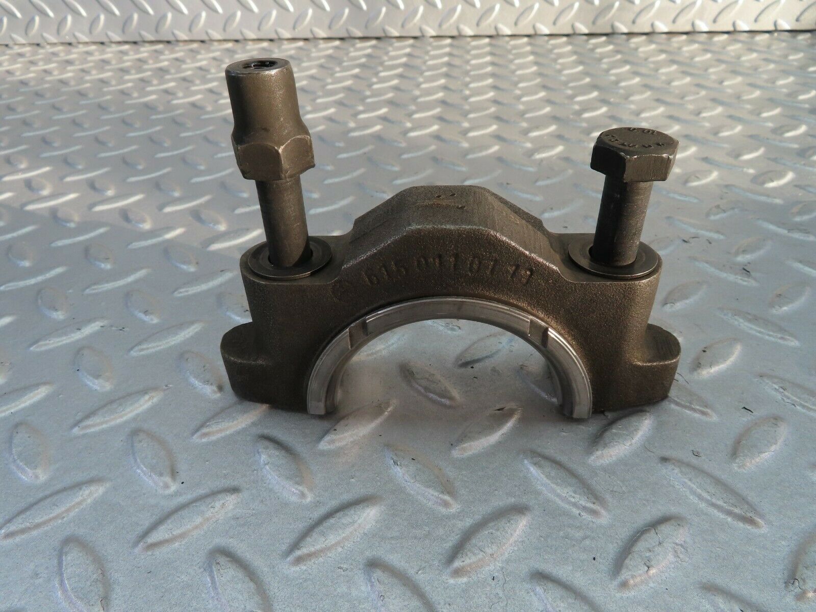 8028 Mercedes-Benz W115 220D Crankshaft Bearing Holder Block 6150110113