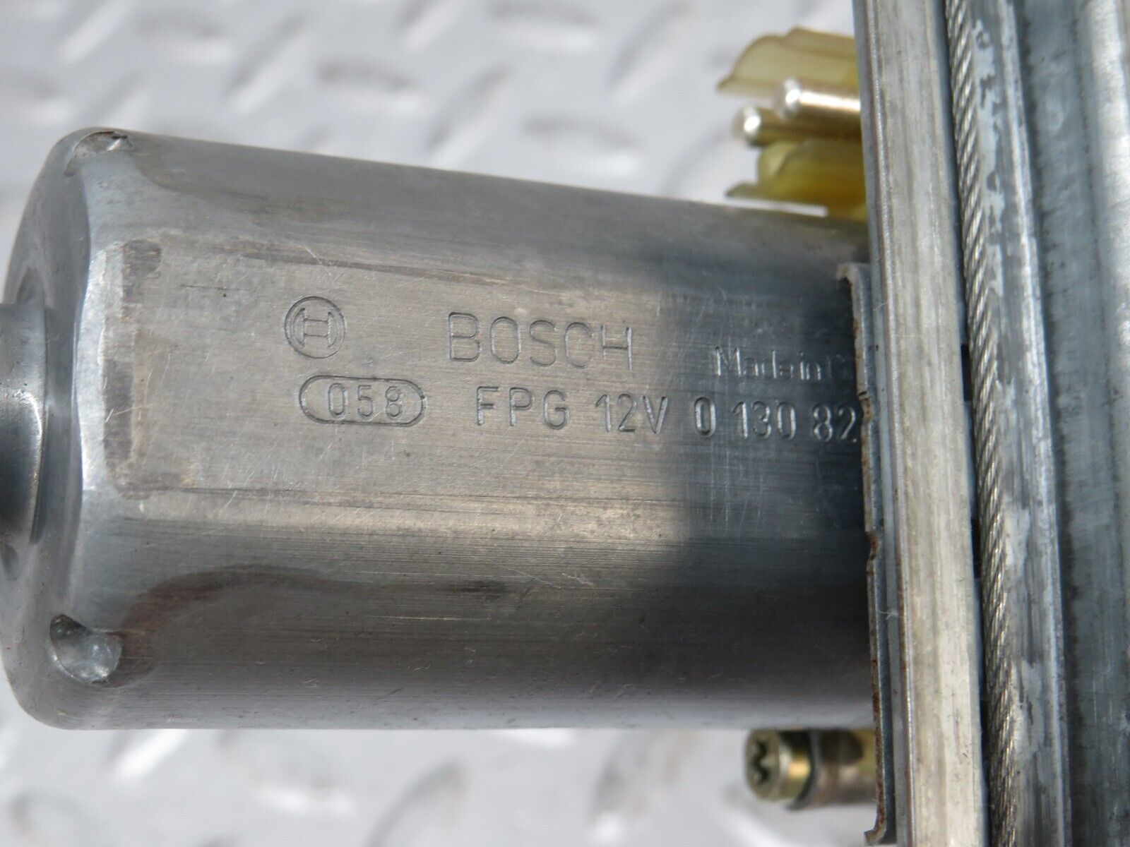 33257 Mercedes-Benz W202 C180 Rear Left Power Window Regulator 0130821637