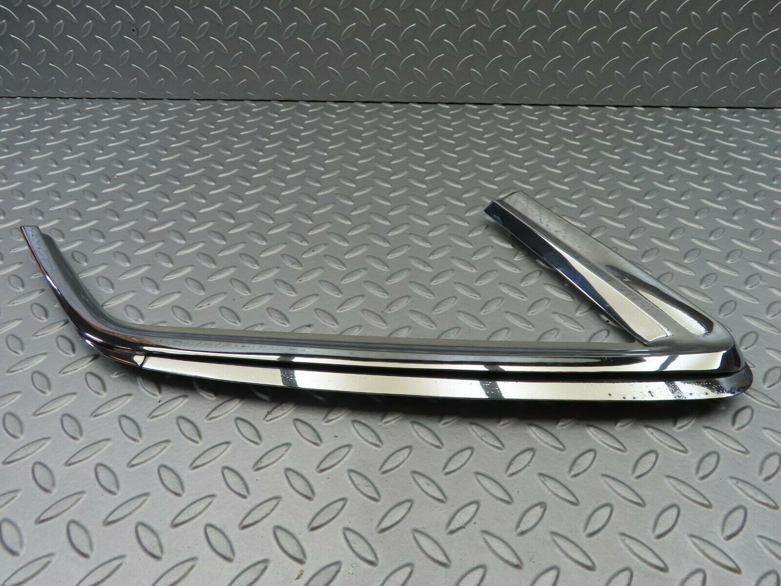 6897 Mercedes-Benz C107 350SLC Coupe Rear Right Window Triangle Trim 1076980289