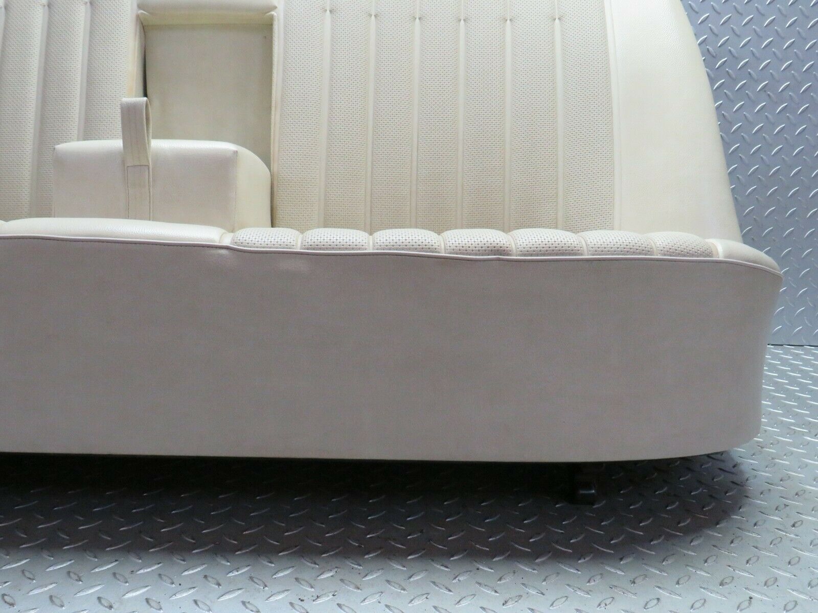 23430 Mercedes-Benz W114 280E Rear Seat Cream Leather