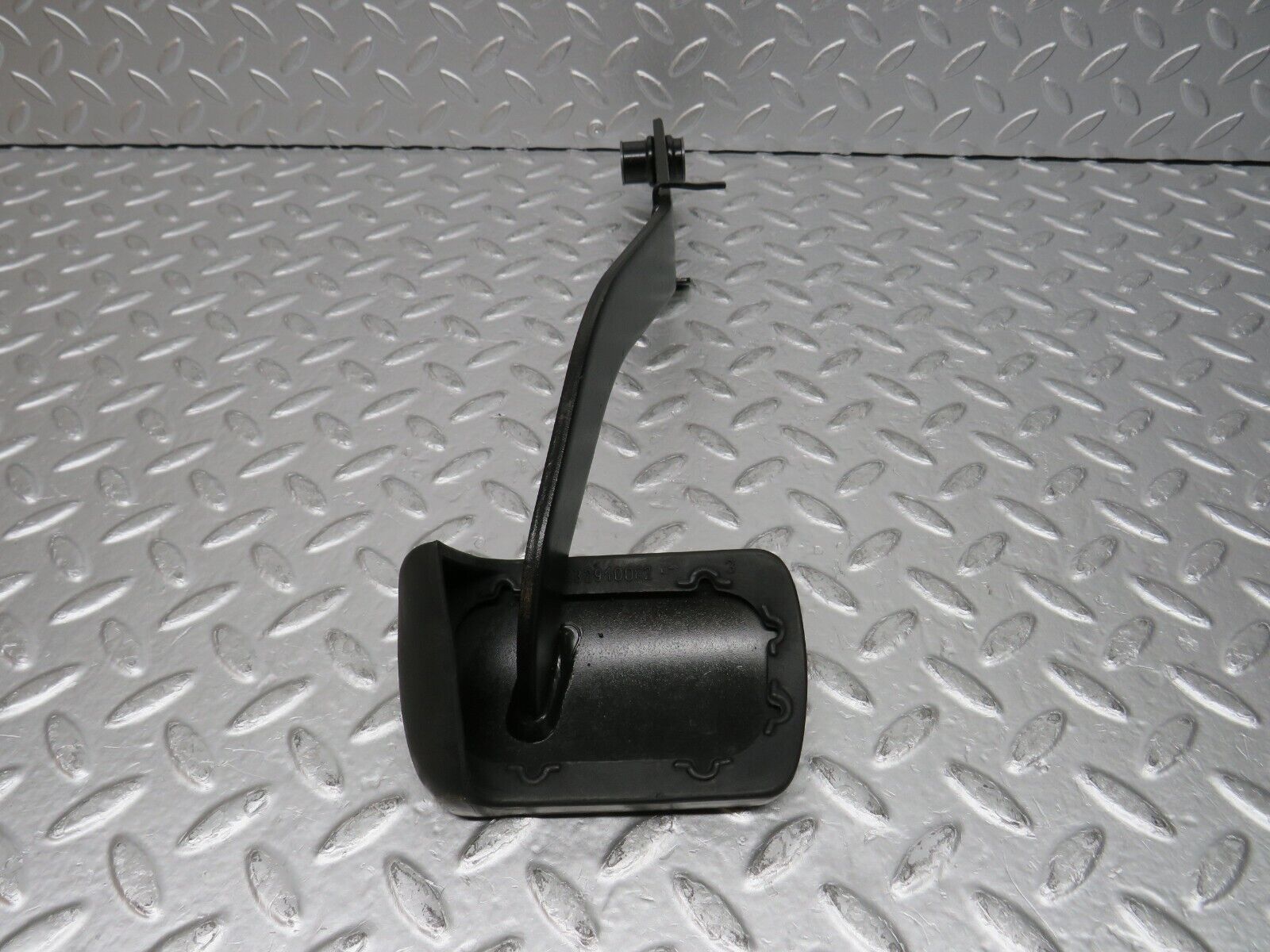 31698 Mercedes-Benz W201 190LE 1.8L Brake Pedal 1232910082