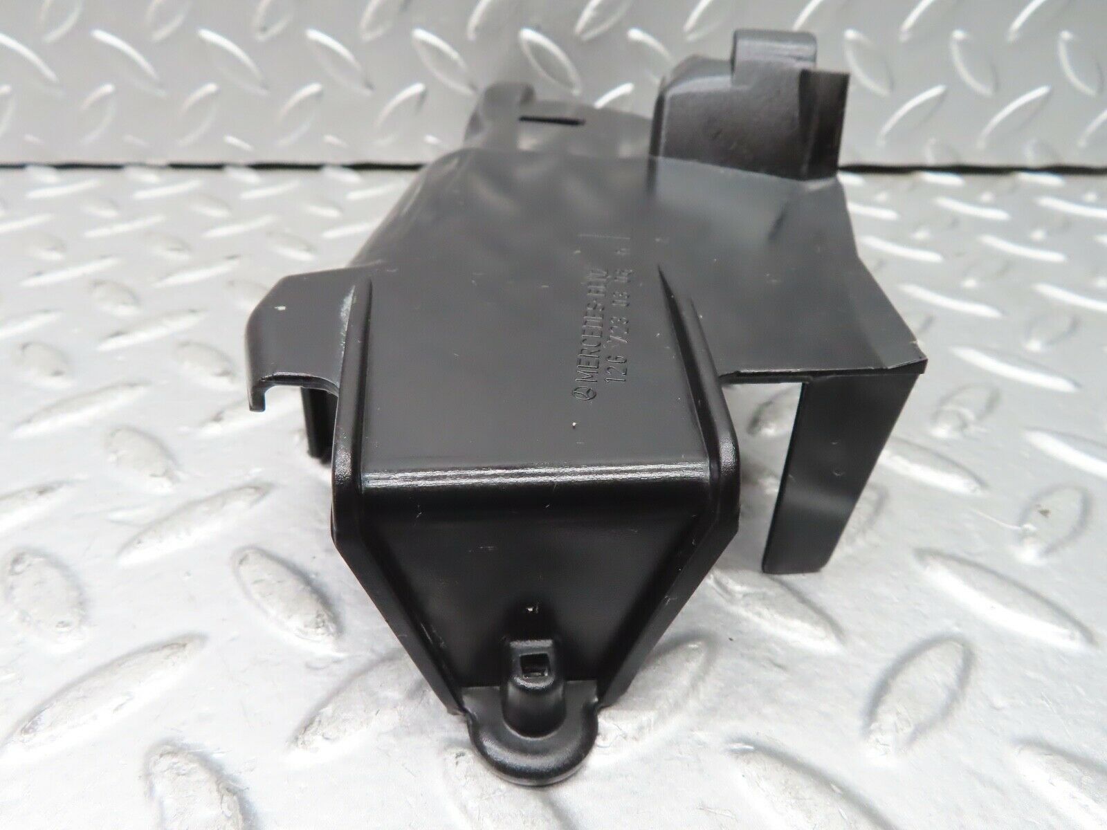 21627 Mercedes-Benz W126 300SE Front Left Door Lock Inner Cover 1267230308