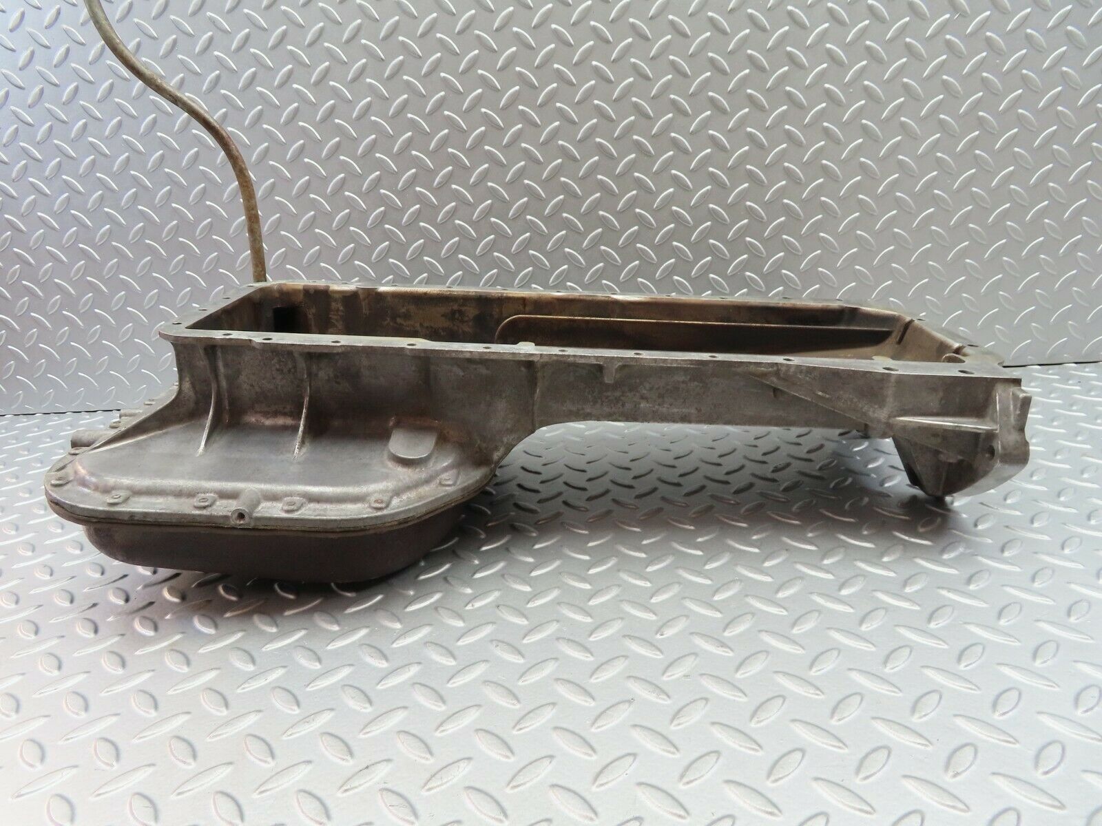 6657 Mercedes-Benz S124 E220 Wagon Oil Sump 1170140002