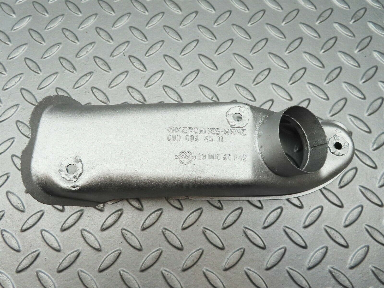 3932 Mercedes-Benz S123 200T Wagon Air Intake 0000944511