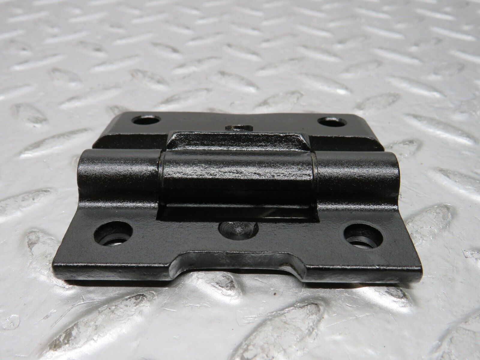 26868 Mercedes-Benz W123 240D Door Hinge Pair 1237200037