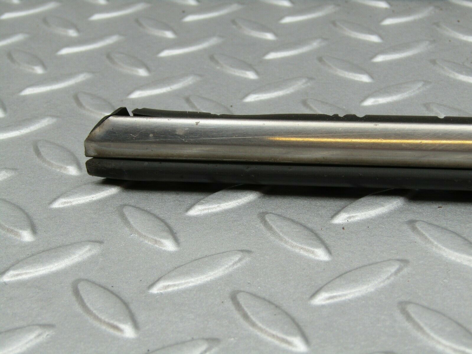 3334 Mercedes-Benz W115 220D Centre Door Chrome Trim Front Left