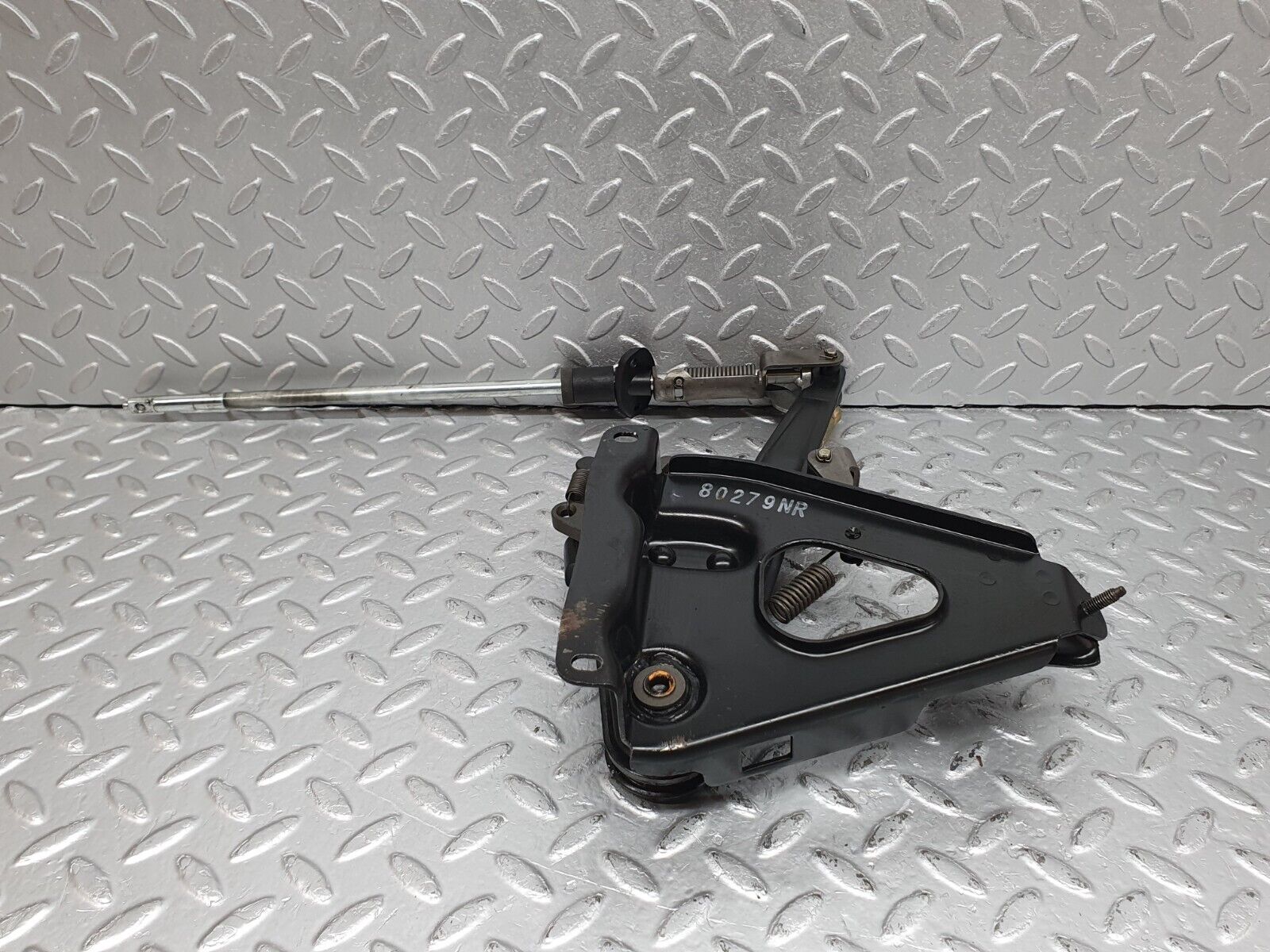 41211 Mercedes-Benz W126 300SE Handbrake Regulator