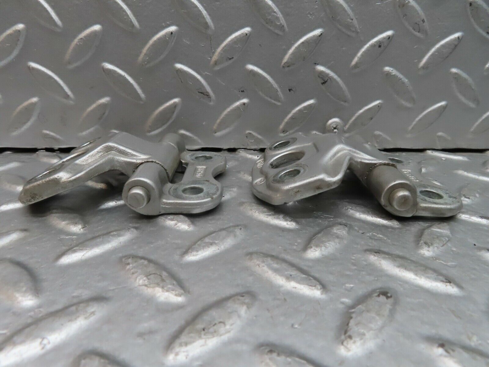 19341 Mercedes-Benz C140 CL420 Coupe Right Door Hinges Pair