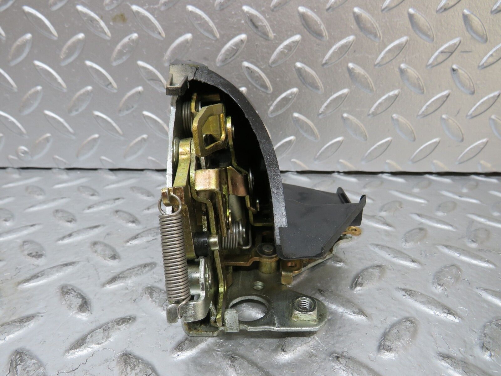 27403 Mercedes-Benz W123 280E Rear Right Door Lock Mechanism 1237230208