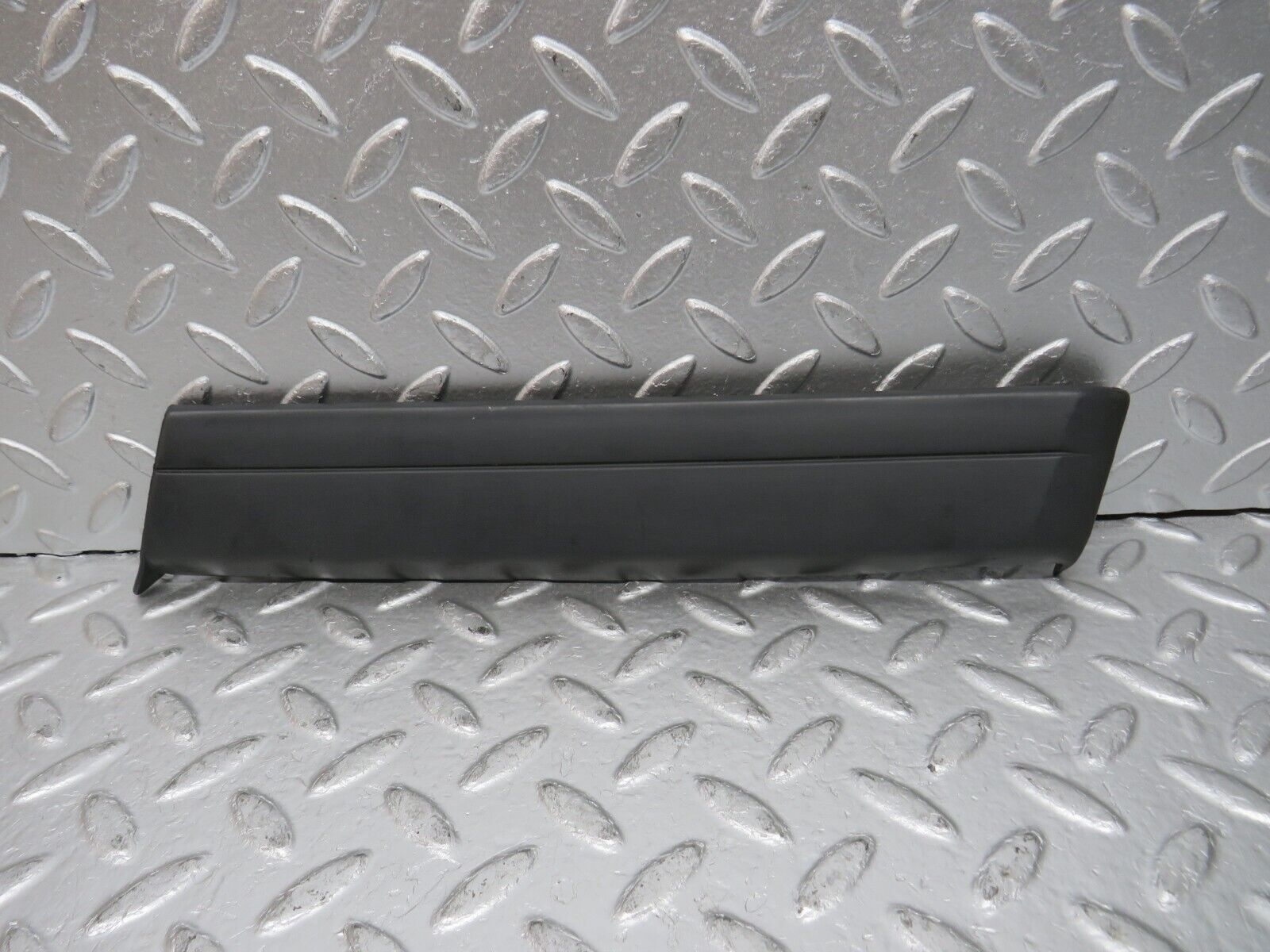 32295 Mercedes-Benz S124 300TE Wagon Front Right Fender Wing Lower Moulding Trim