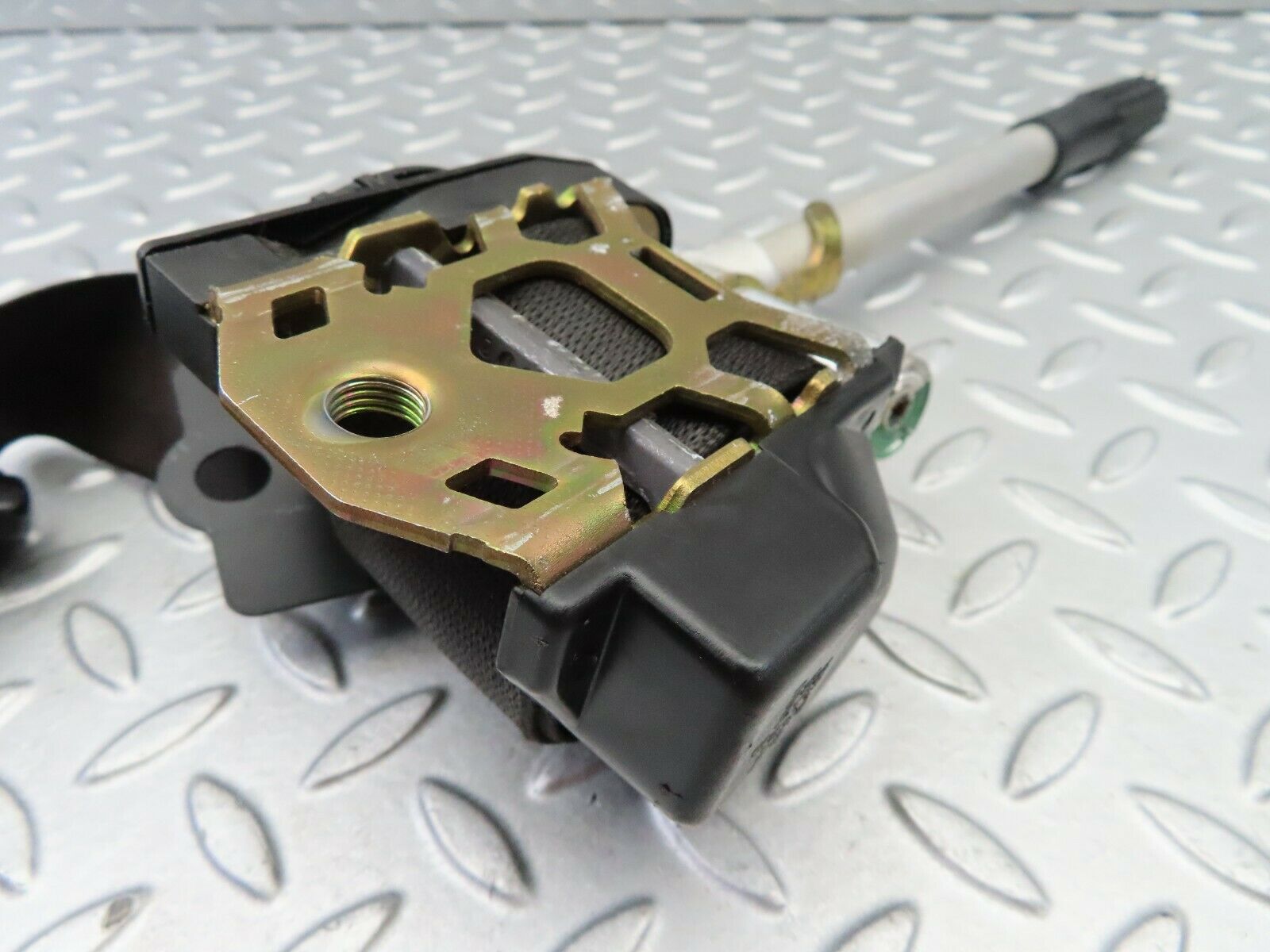 6226 Mercedes-Benz W126 380SE Front Right Seat Belt Driver Side 1268604086