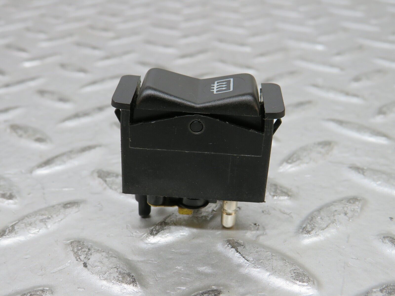 28491 Mercedes-Benz S123 240D Wagon Rear Heated Window Switch 0008206110