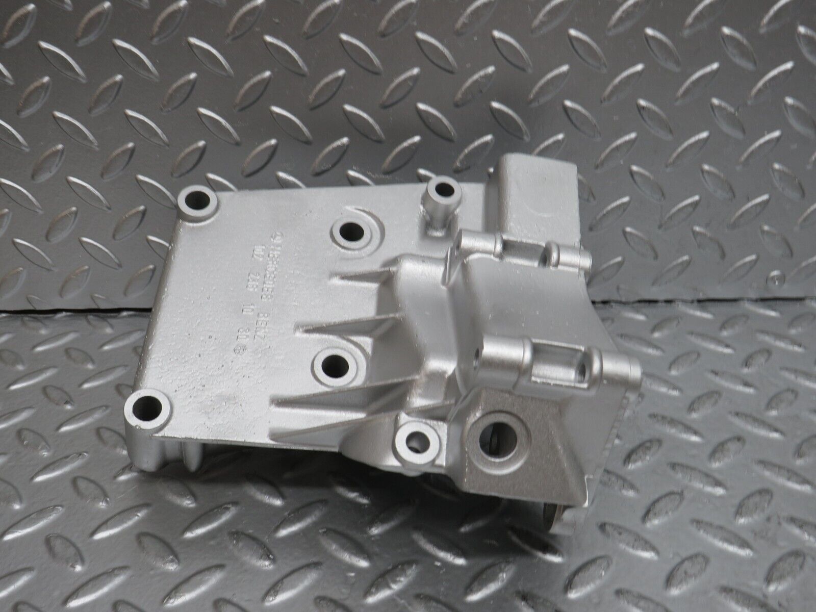 29419 Mercedes-Benz W124 230E Power Steering Pump Bracket 1022361030