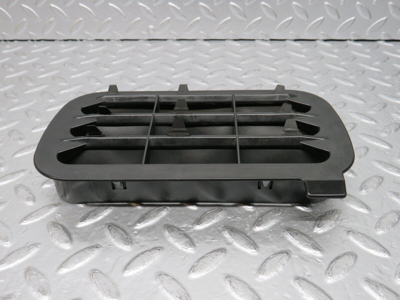 31390 Mercedes-Benz S124 220TE Wagon Air Intake Vent 1248370230 1248370242