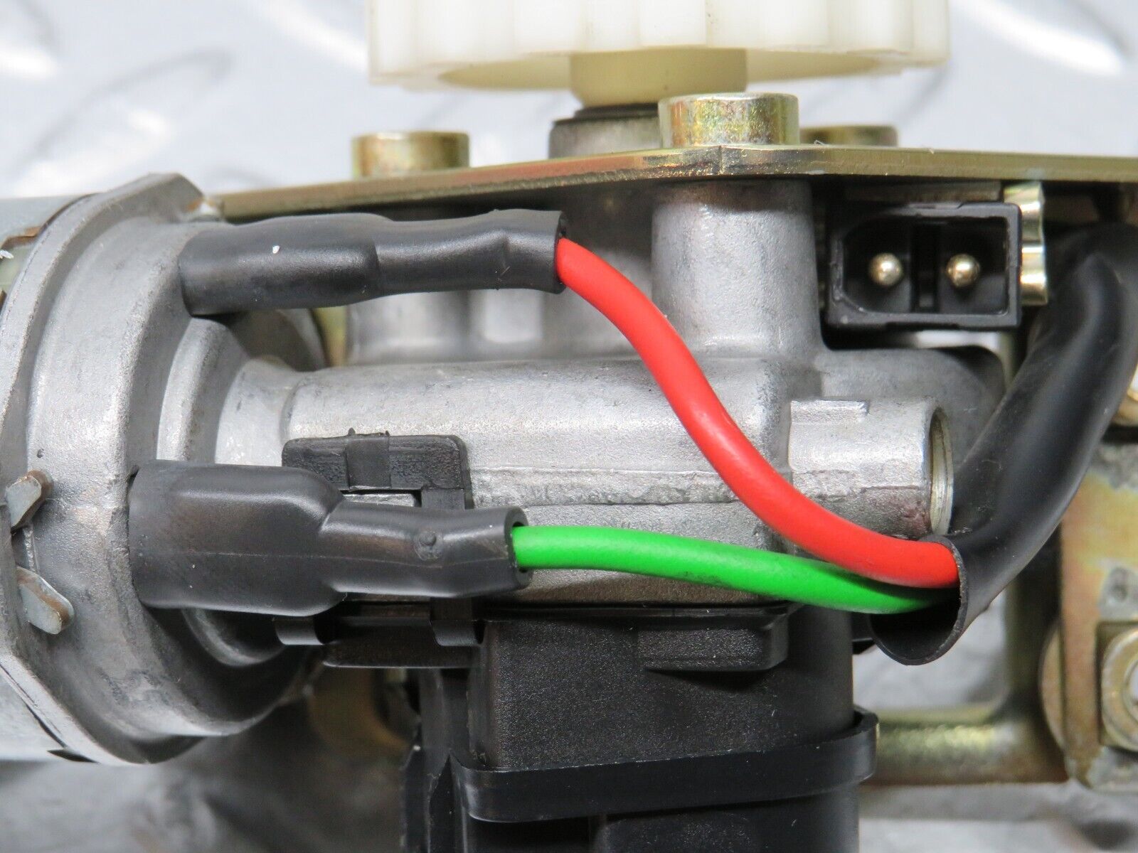 36850 Mercedes-Benz R129 300SL-24 Front Left Seat Adjustment Motor Bosch 1298202342 0390206655