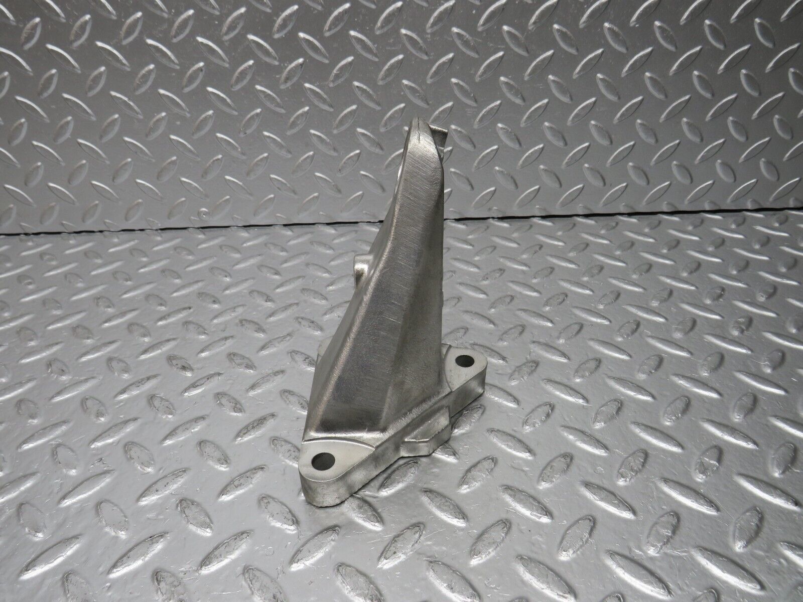 30547 Mercedes-Benz W124 230E Engine Mount Bracket Right Side 1022236204