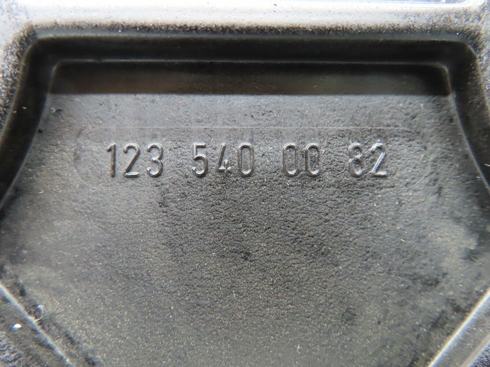 16896 Mercedes-Benz C123 280CE Coupe Fuse Box Cover Lid 1235400082