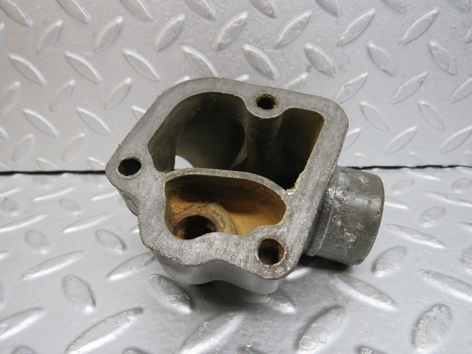 37676 Mercedes-Benz W109 300SEL Water Pump Housing Flange 1162011030