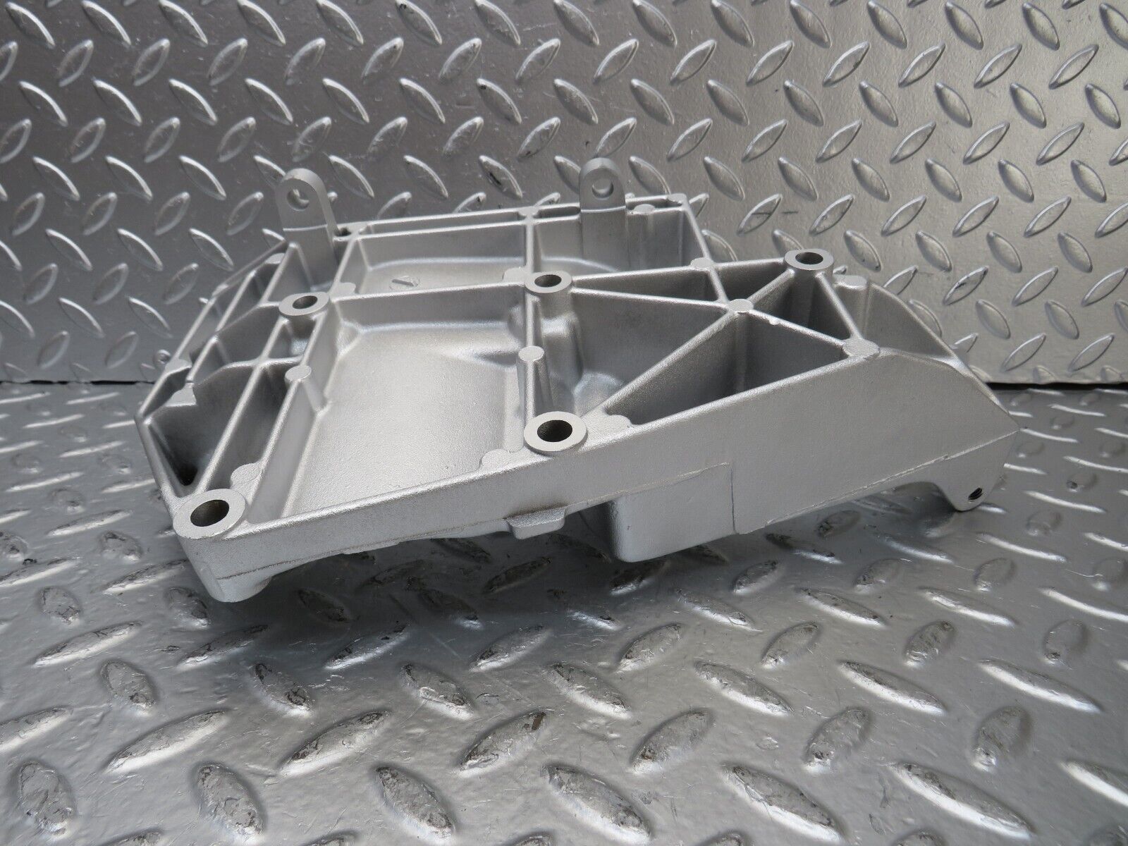 25956 Mercedes-Benz W124 280E Alternator Generator Bracket 1041550135